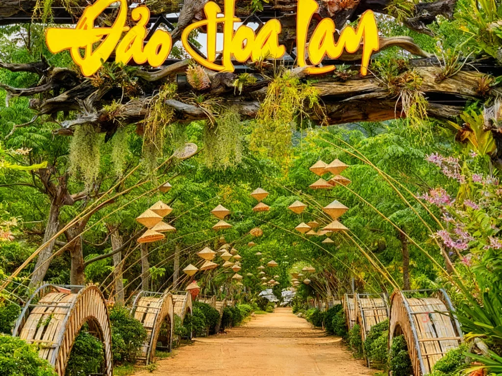 ktour-nha-trang-dao-hoa-lan
