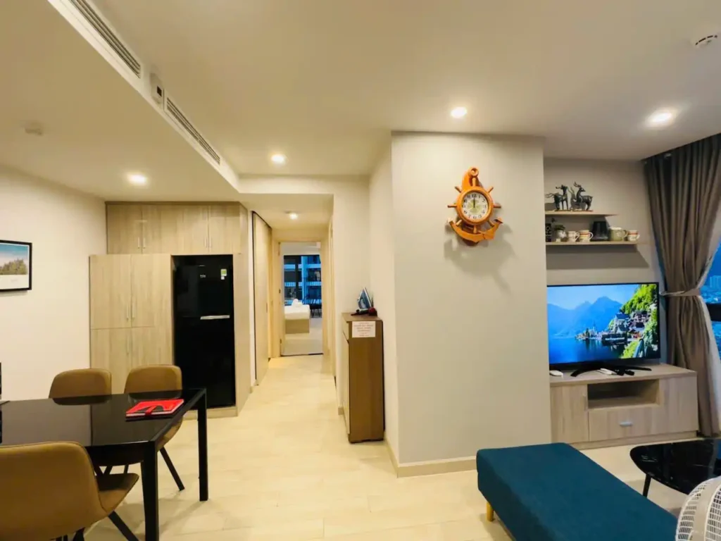 Không gian sinh hoạt chung của căn hộ condotel Gold Coast 2 phòng ngủ
