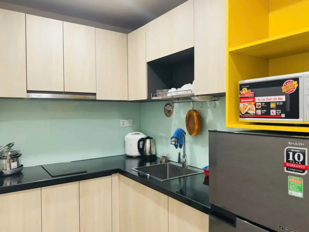 Căn hộ Gold Coast 1 phòng ngủ với nhà bếp có đầy đủ tiện ích cho gia đình lưu trú