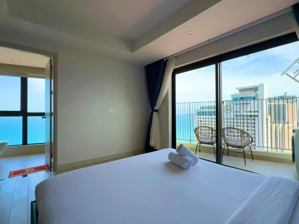 Phòng ngủ lớn của căn hộ condotel Gold Coast 2 phòng ngủ